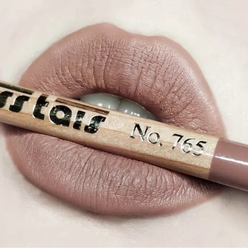 COPY - Professional contour pencils Miss Tais for lips